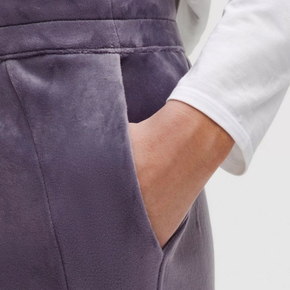 Lululemon Women’s velvet track suit - Top & Pants - Picture 5 of 7